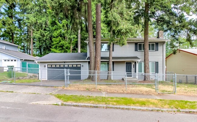 Building Photo - Four Bedroom House Near Camelot Park