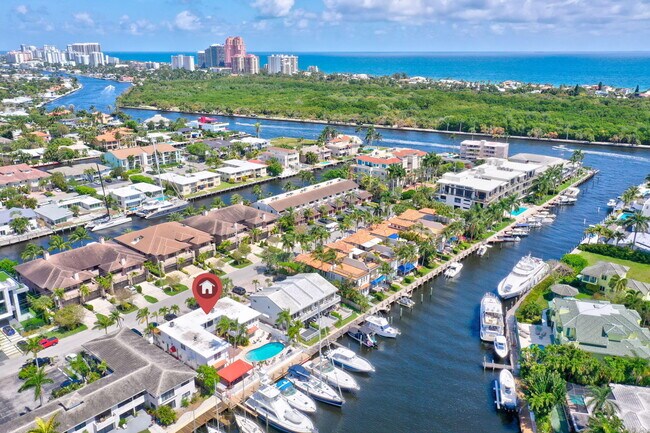 Building Photo - 2724 NE 14th St