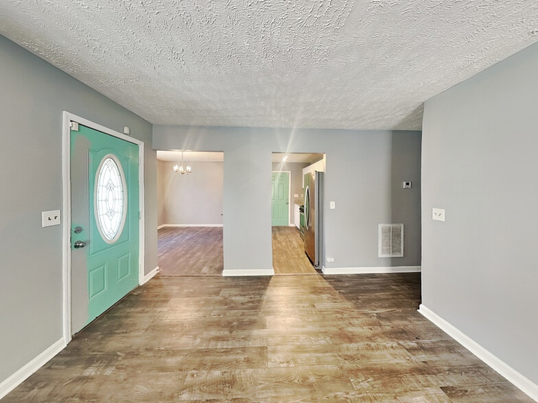 Building Photo - 249 Chappell Rd NW