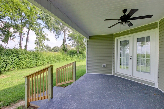Building Photo - 133 Riverbend Dr