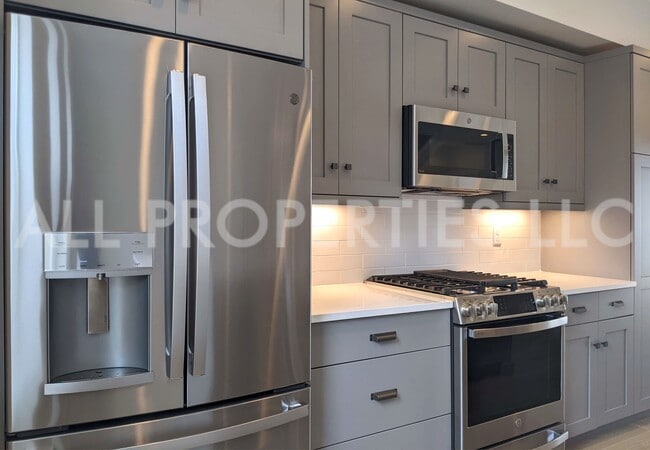 Building Photo - 8048 W 52nd Ln