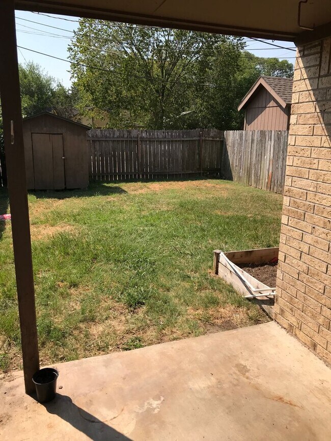 Building Photo - 700 Vassar Ct