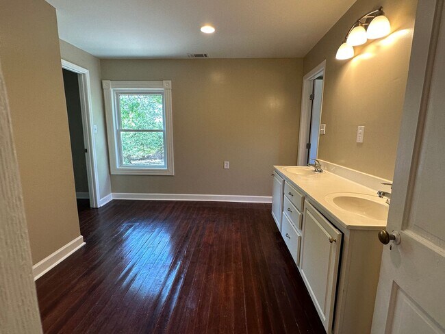 Building Photo - 317 Confidence Ln