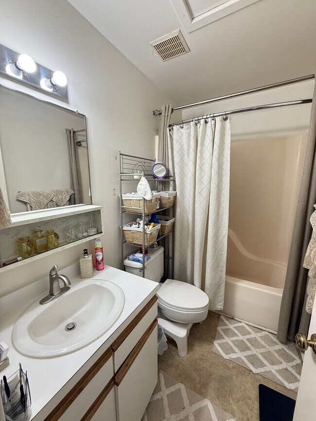 Building Photo - Jamestown Commons