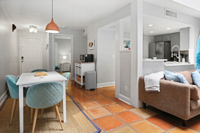 Building Photo - 1605 S US Hwy 1