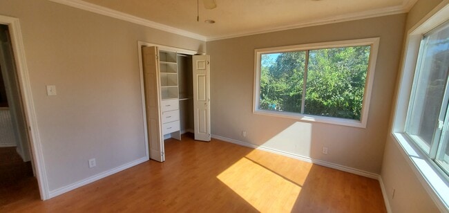 Building Photo - 900 Hill Top Dr