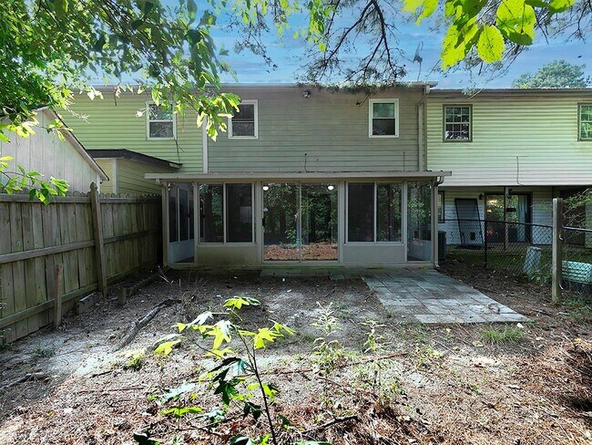 Building Photo - 1975 Cheatham Woods Dr SW