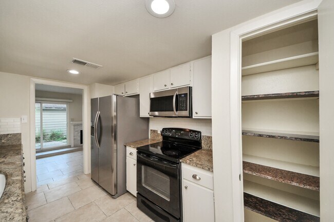 Building Photo - 1059 Country Pl Dr