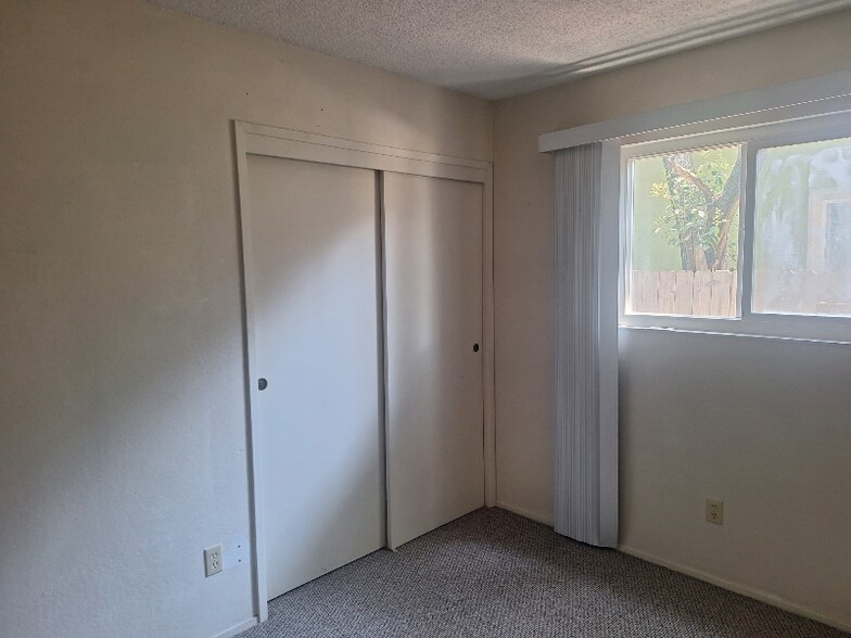 Building Photo - 333 Dahlia St