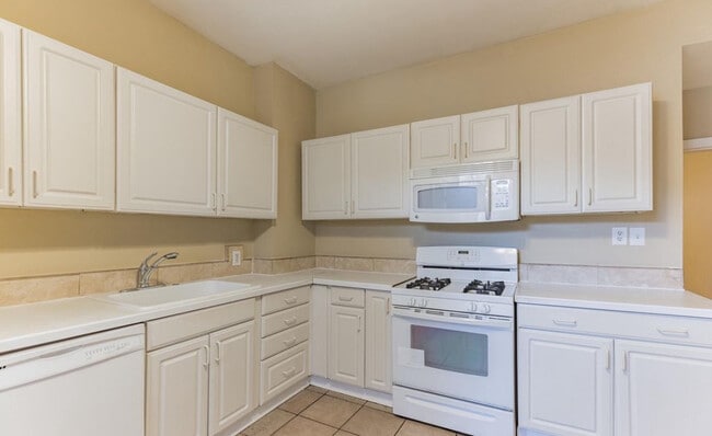 Building Photo - 3014 Clifton Park Terrace