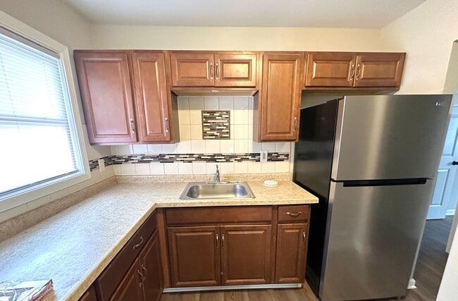 Building Photo - Updated 3 bed/ 1 bath