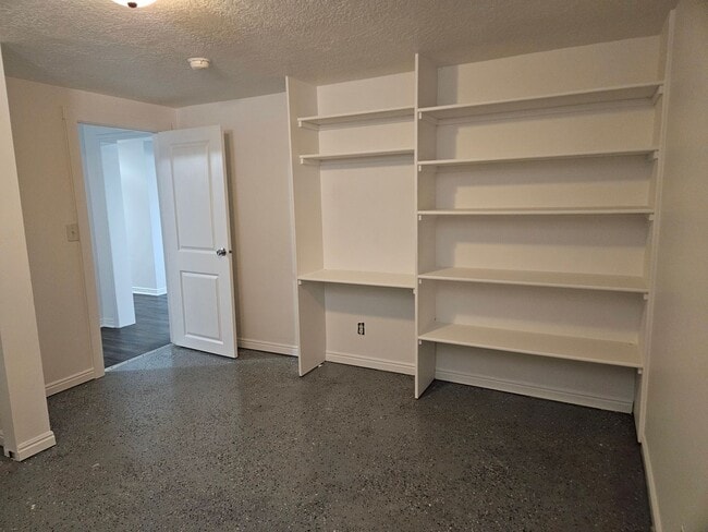 Building Photo - Great 5-Bed 2-Bath House in Bountiful