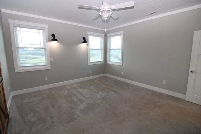 Building Photo - 1355 Bear Creek Rd