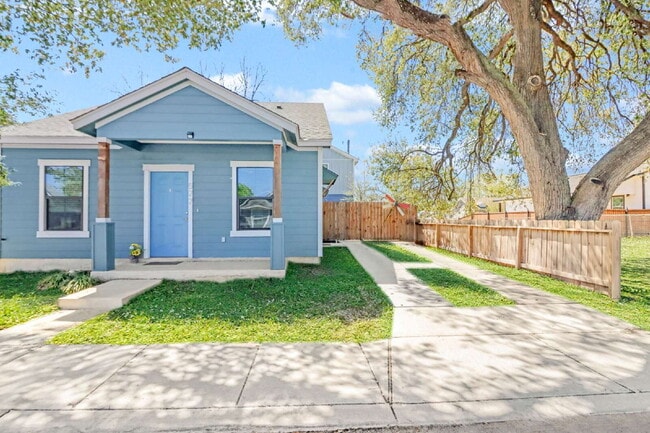 Building Photo - 522 Arthur St