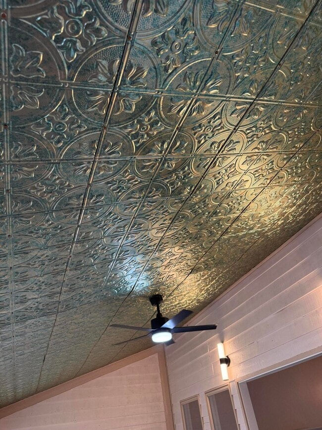 Building Photo - 304 Persimmon Way