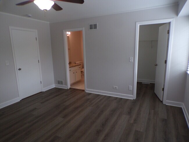 Building Photo - 13 Redbud Ct