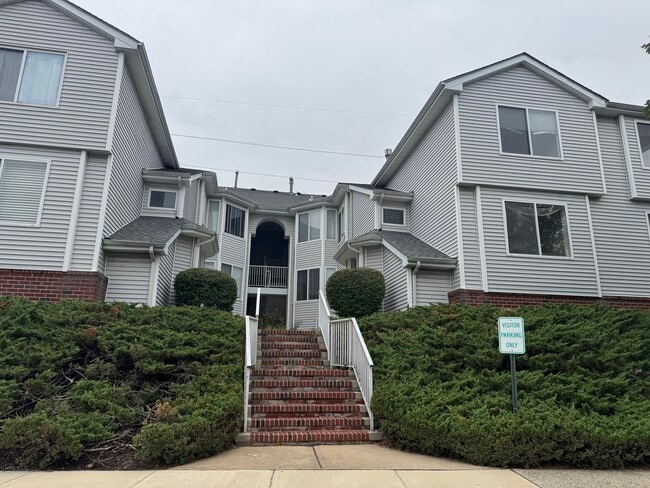 Building Photo - 806