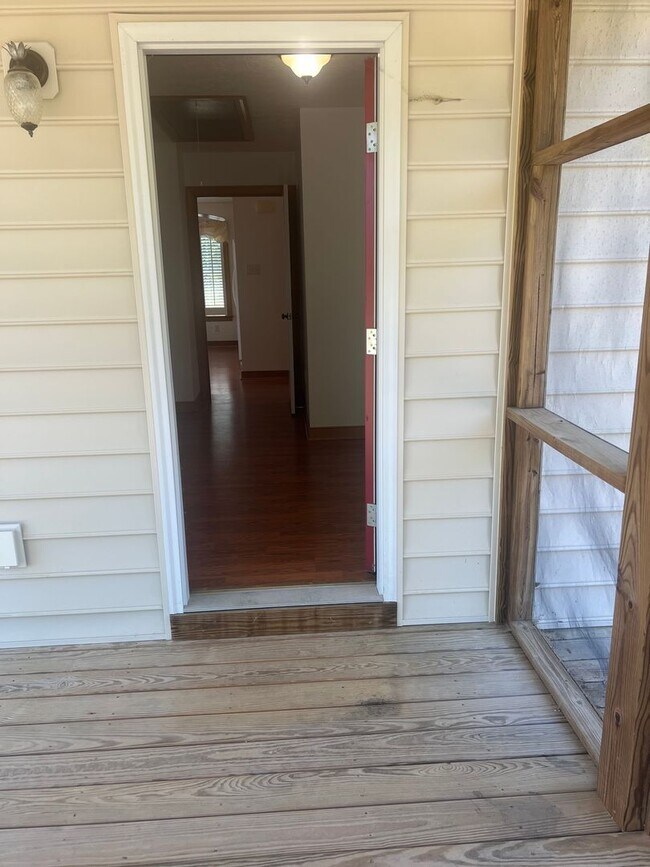 Building Photo - Rancher on 6.79 Acre Lot