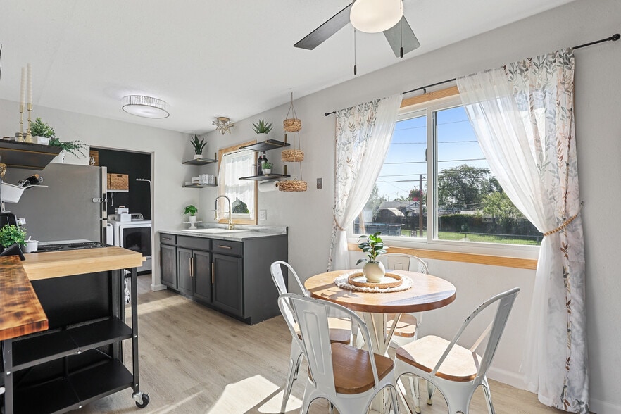 Building Photo - 2120 Rena Pl