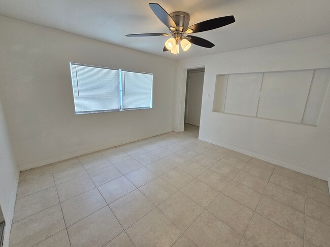 Building Photo - 6328 Brentwood Ave