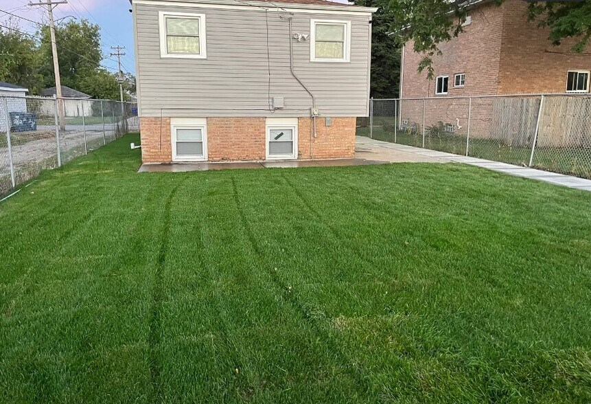 Building Photo - 15010 Vail Ave