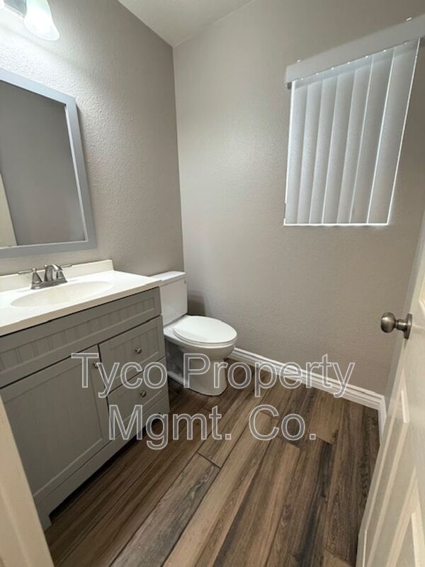 Building Photo - 1504 Welch Pl
