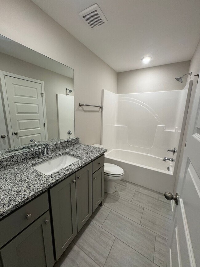 Building Photo - 207 Mountaindale Dr