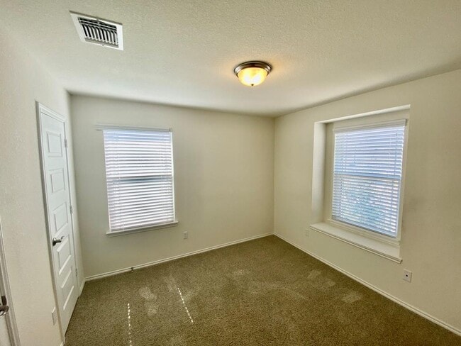 Building Photo - 1000 Danish Cove