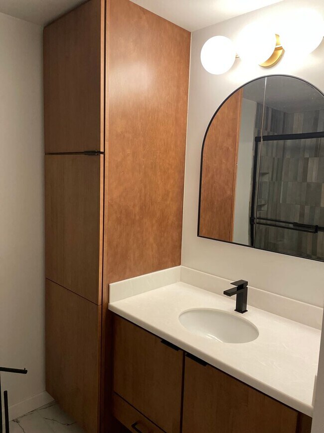 Building Photo - East Medford 3 Bedroom 2 Bathroom