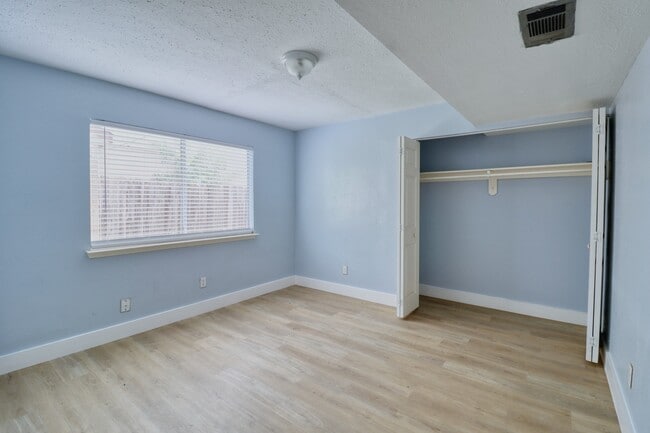Building Photo - 6911 Pouter Dr
