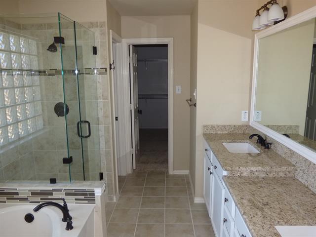 Building Photo - 1820 Sumac Dr