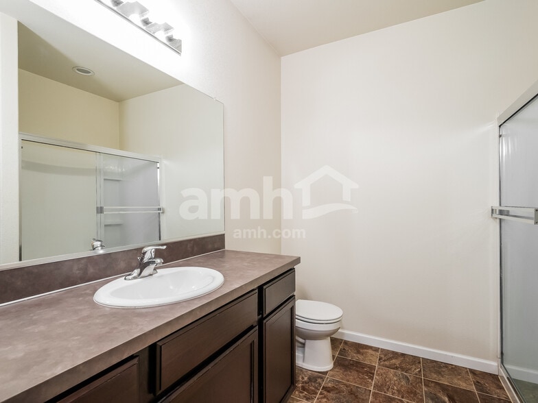 Building Photo - 326 York St