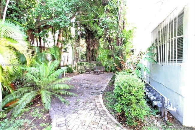 Building Photo - 1559 Meridian Ave