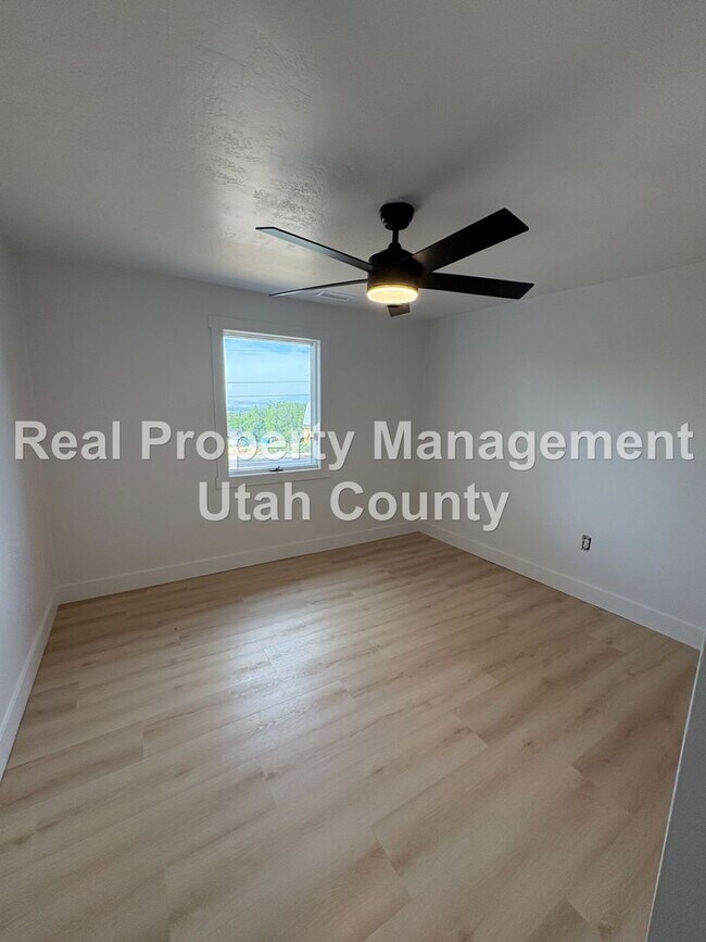 Building Photo - Lower Price! Large Cedar Hills home