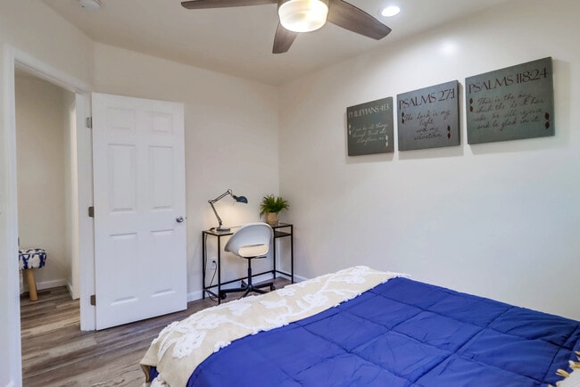 Stay comfortable & productive w/ the workspace nearby - 1738 Dahlia Ave