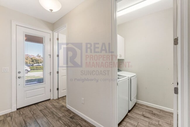 Building Photo - 3689 Divot Ln