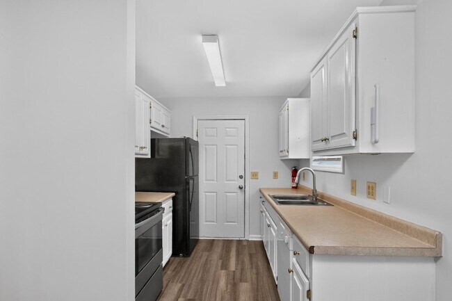 Building Photo - 1009 Lynndale Dr