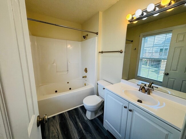 Building Photo - 305 Silver Leaf Dr NW
