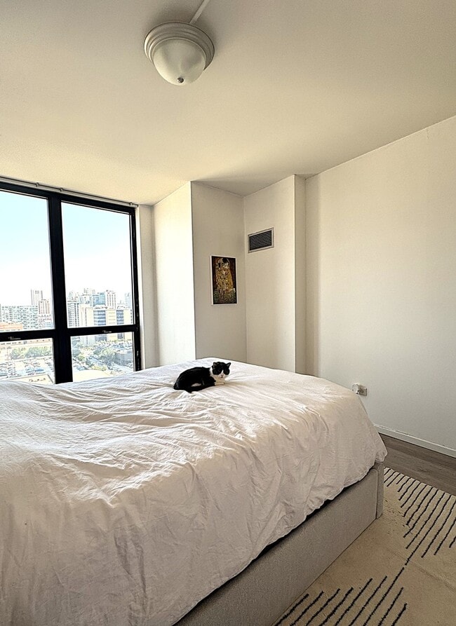 Building Photo - 210 S Desplaines St