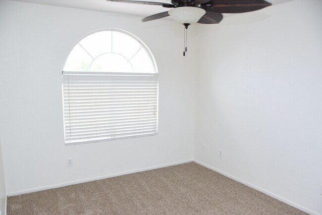 Building Photo - 8765 Country Pines Ave