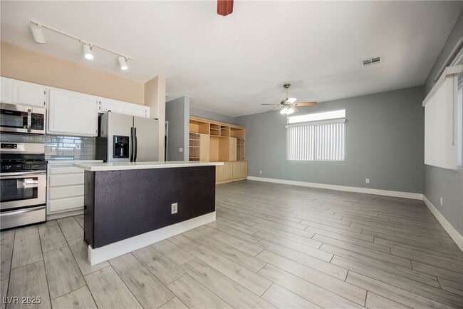 Building Photo - 138 Cam Capri