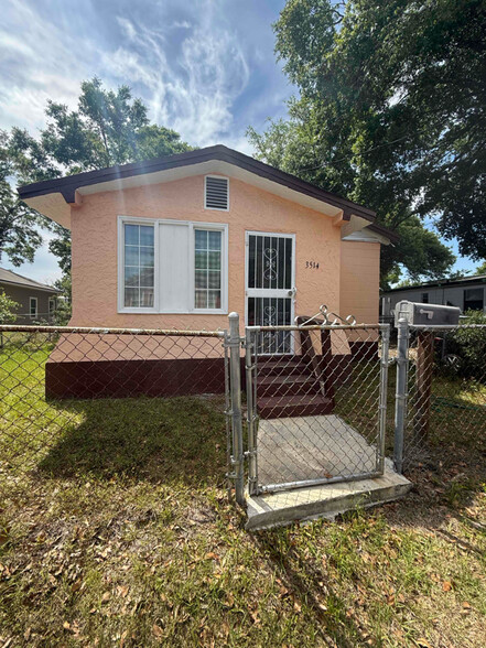 Building Photo - 3514 Haines St