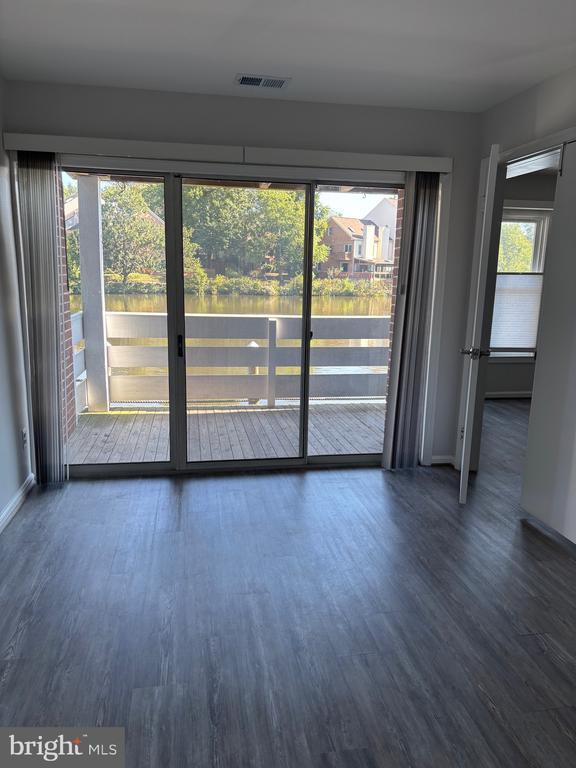 Building Photo - 7604 Lakeside Village Dr