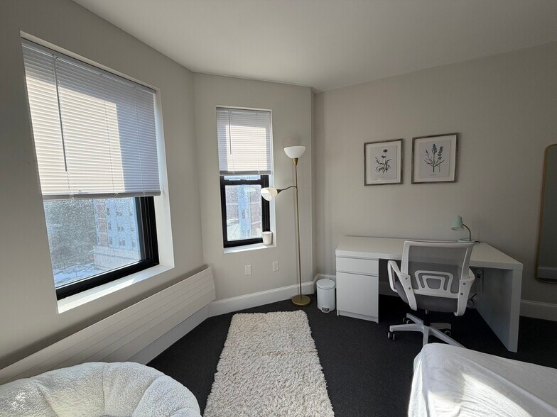 Building Photo - 843 Beacon St