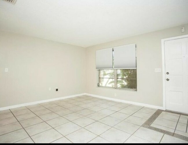 Building Photo - 2186 Greenbriar Blvd