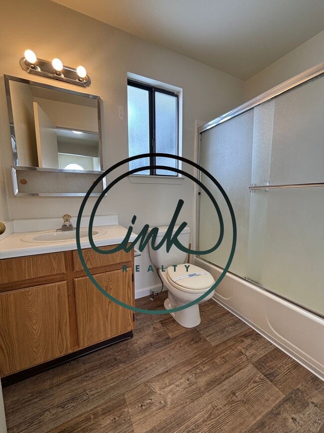 Building Photo - VI1377-1377 Village Way