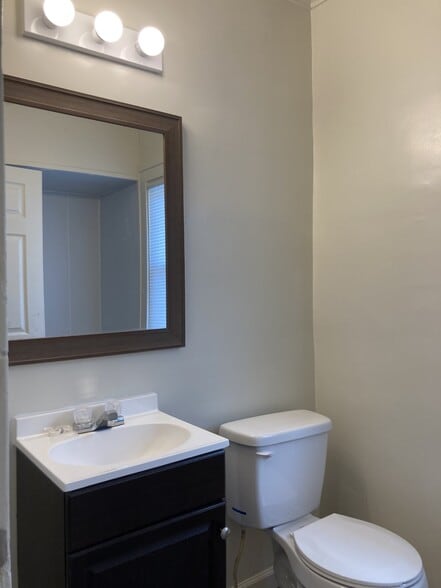 Building Photo - 817 W Nebraska Ave