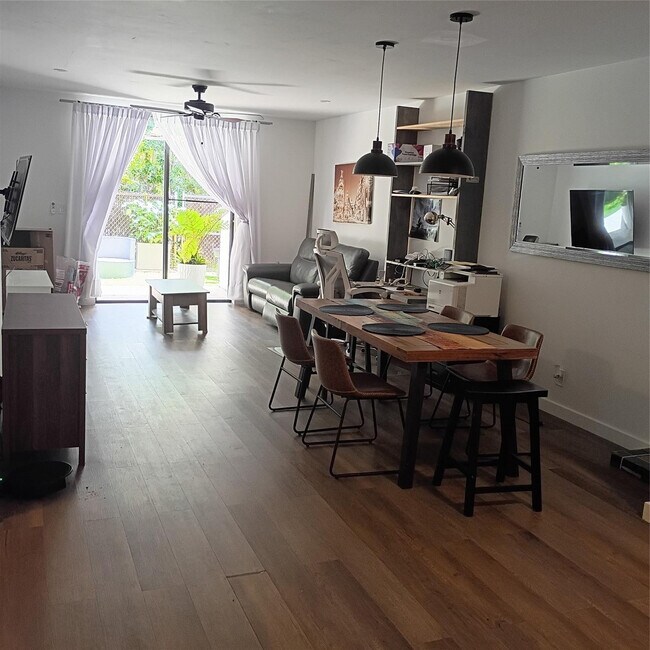 Building Photo - 3351 NW 85th Ave