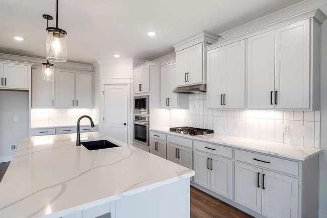 Building Photo - 7425 Twill Hts Lp