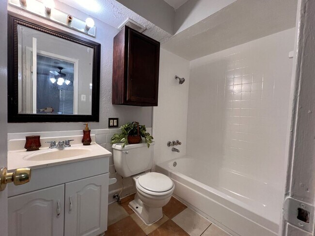 Building Photo - 324 Arborview Dr
